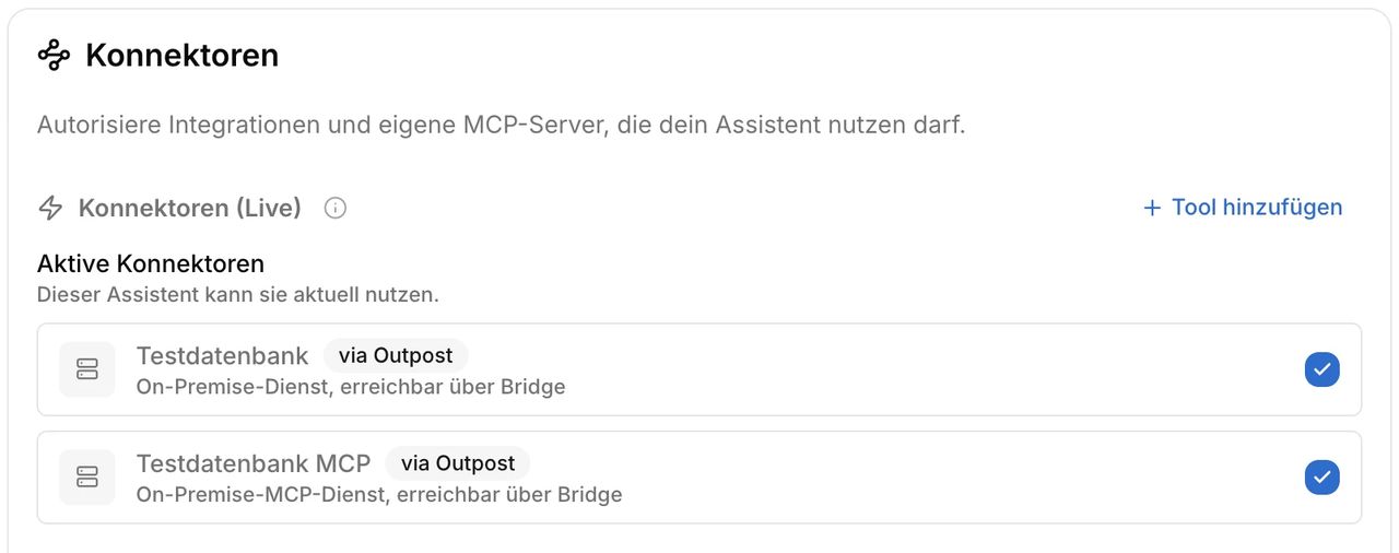 Die Konnektoren-Liste im Assistenten-Editor: zwei aktivierte Dienste mit dem Zusatz „via Outpost“.